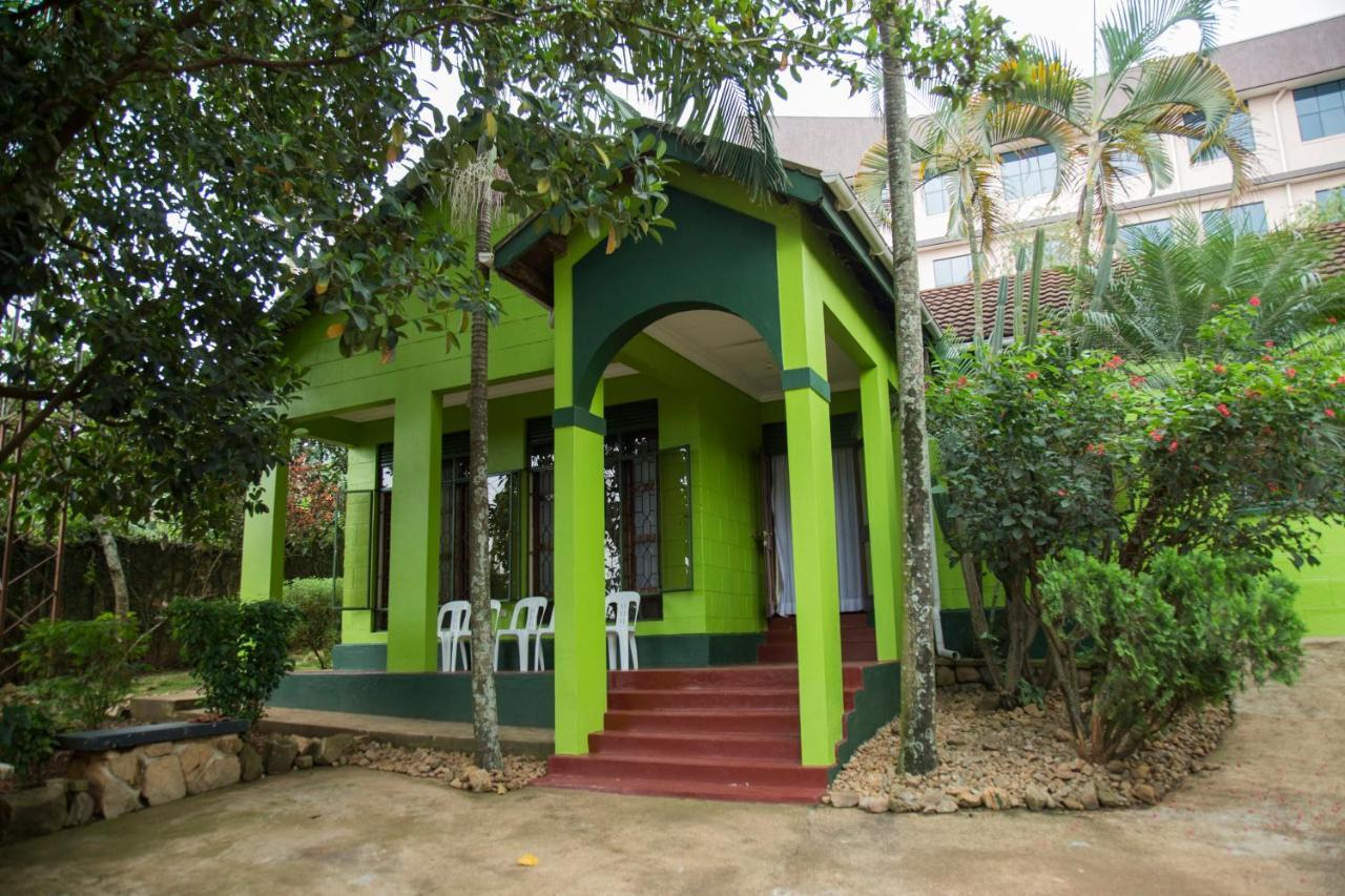 The Greenhouse Kampala Esterno foto